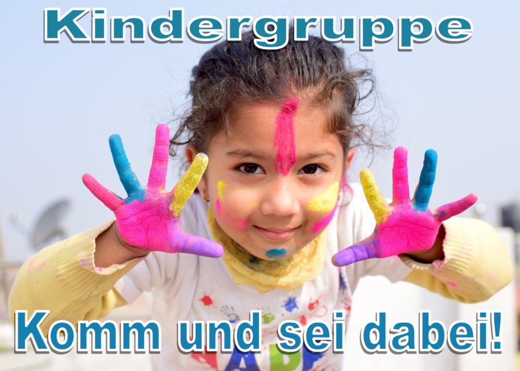 Symbolbild: Kind mit angemalten, farbigen Händen